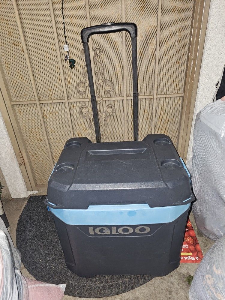 Iqloo Cooler Wheel On