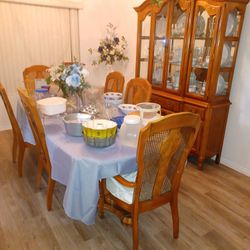 Dining Table And Cabinet In Good Condition 