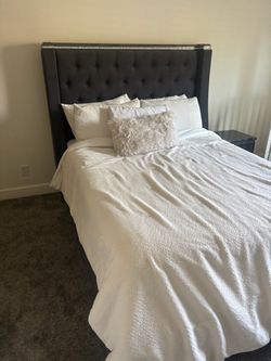 Bed , dresser, 1 nightstand & mirror!!