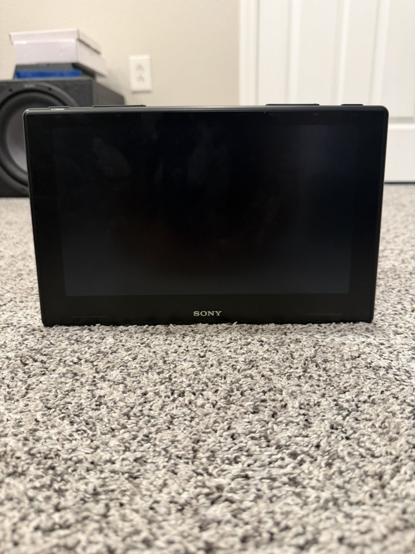 🔊 Sony XAV-9500ES 10.1” Floating Display Head Unit – High-Res Audio (No Wiring Harness)