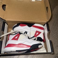 JORDAN RETRO 4 