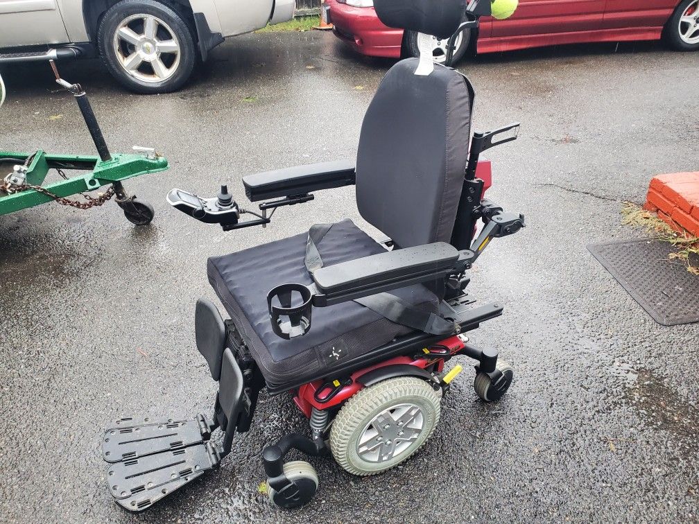 Quantum 6 Edge Wheelchair