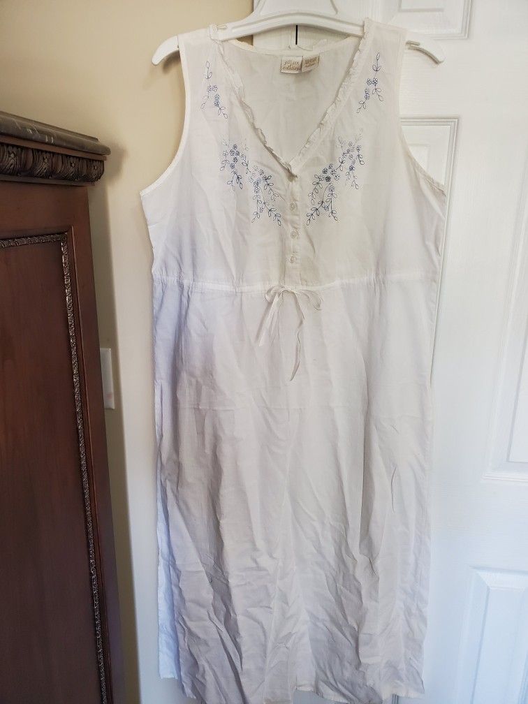 NEW Gilligan and O'MALLEY nightgown. Size Large