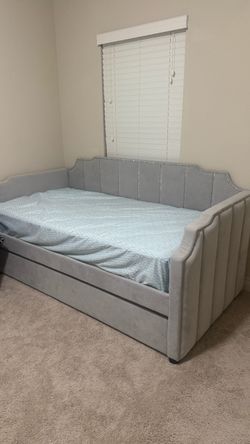 Day bed with trundle