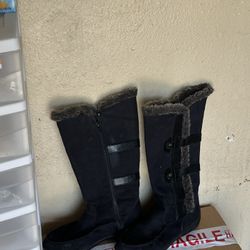 Black Fluffy Boots 