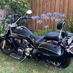 2013 Yamaha V Star 1300 (only 3,577 miles)