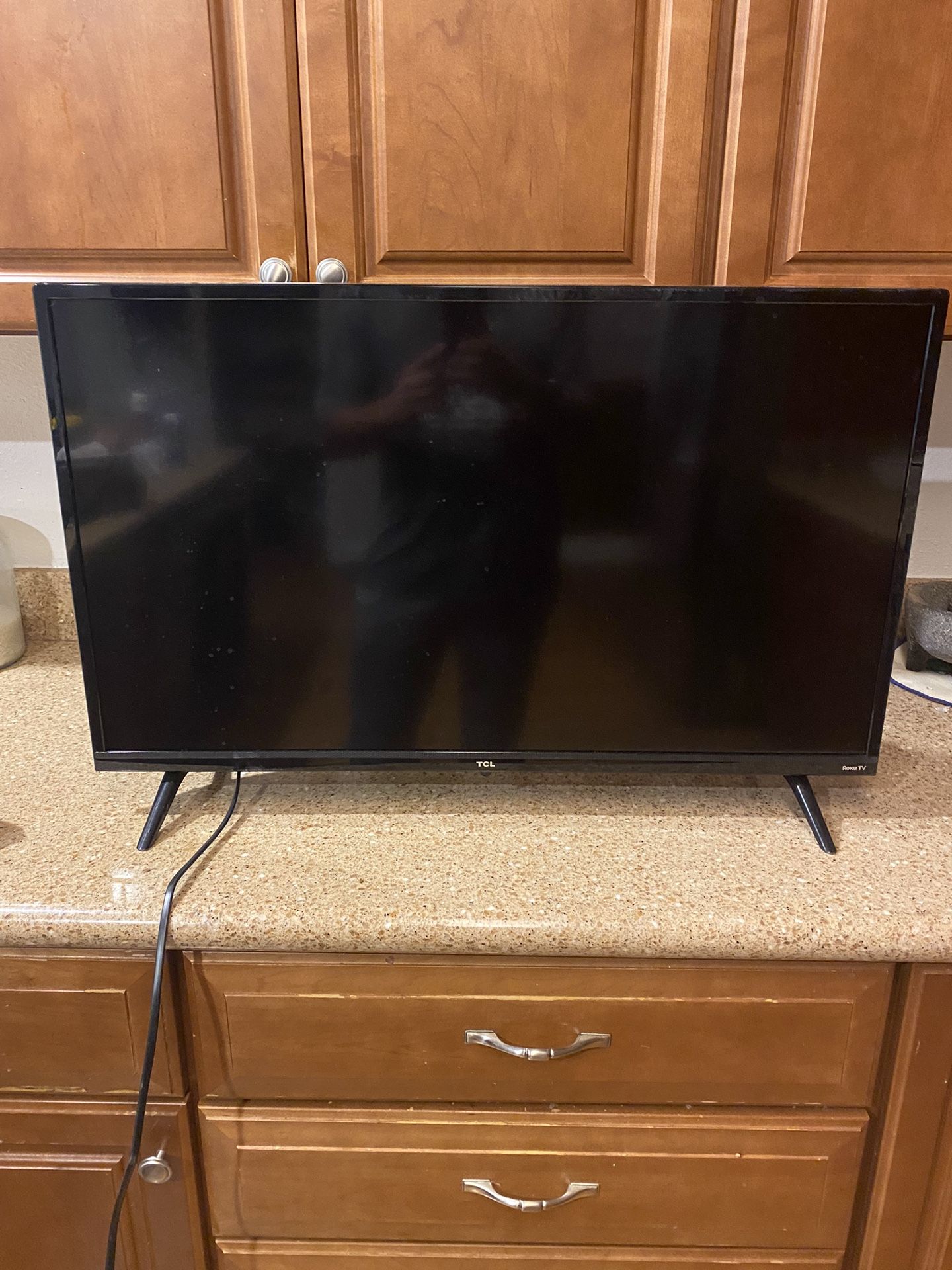 TCL 32” TV
