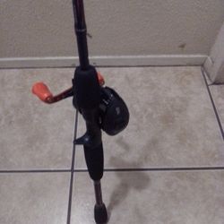 Abu Garcia Black Hawk Baitcaster Used Once 10 Lb Line Like New. 