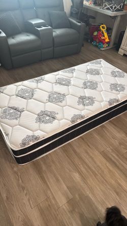 Twin mattress + frame