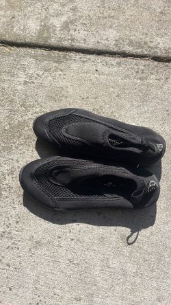 Kids Maui and Sons water shoes