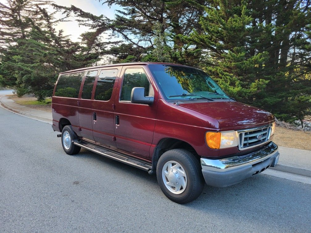 2006 Ford E350 12 Passenger Van 