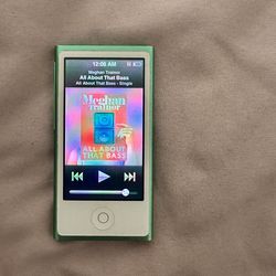 Apple iPod Nano 7th Gen – Works Perfect