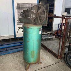 Speedaire 4YN52 60-Gallon Vertical Air Compressor – 135 PSI – 240V