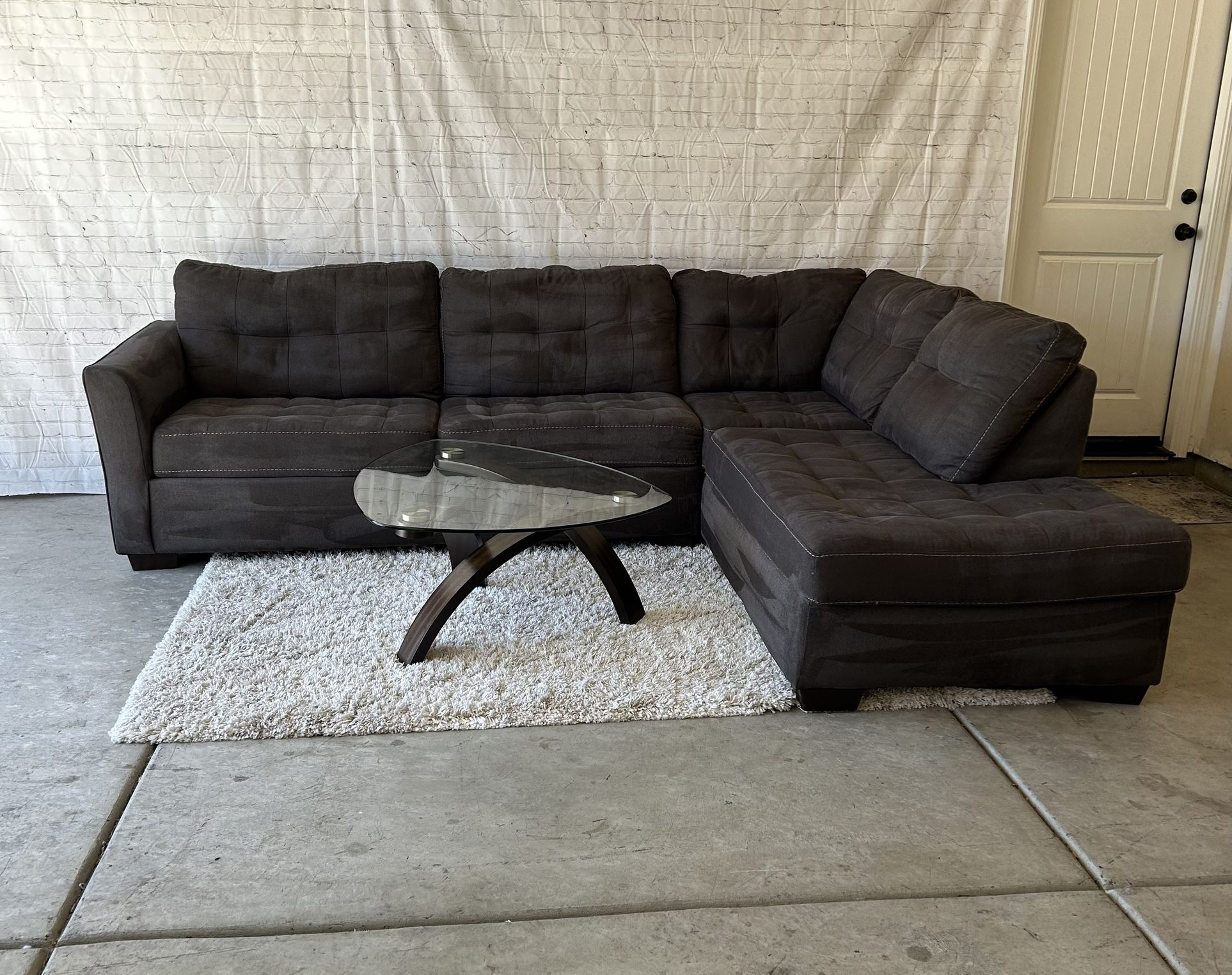 Beautiful 2Pc Grey Rc Willey Sectional (Delivery Available)