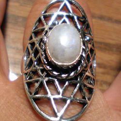 Gorgeous Design Ladies Moonstone Ring, Size 8 😱