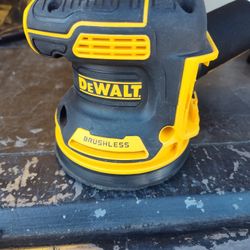 DeWalt 20 V Max XR Cordless Brushless Random Orbital Sander 