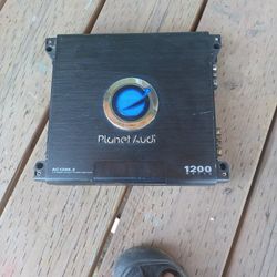 Amplifier Two Chanel Planet Audio 