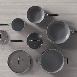 calphalon cookware Brand New 8 Pcs For 100$