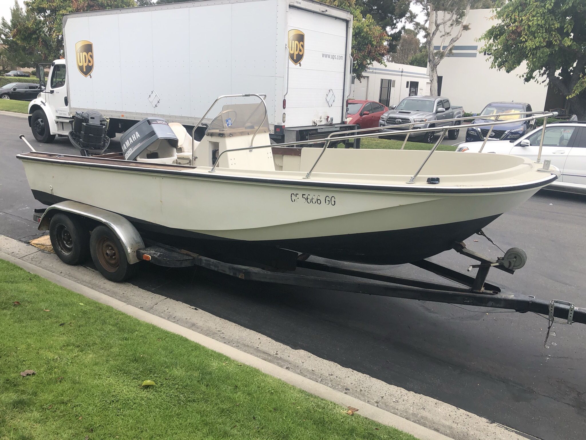 Clean 20’ Boston Whaler Outrage Center Console for Sale in Irvine, CA