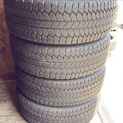 275 60 20 Bridgestone Dueler Set of 4 Used Just Like New