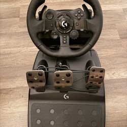 Logitech G923 Racing Wheel