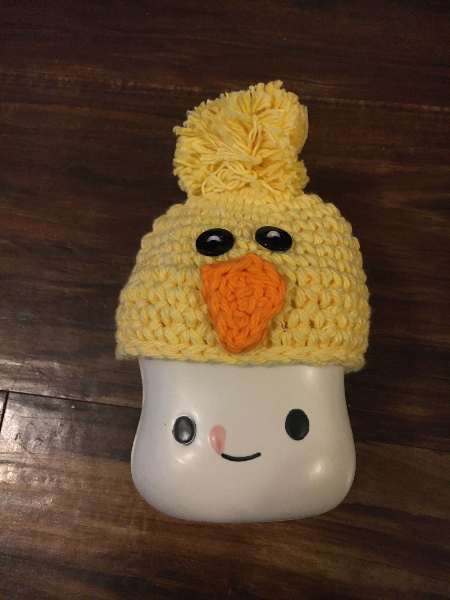 Marshmallow mug with chick hat