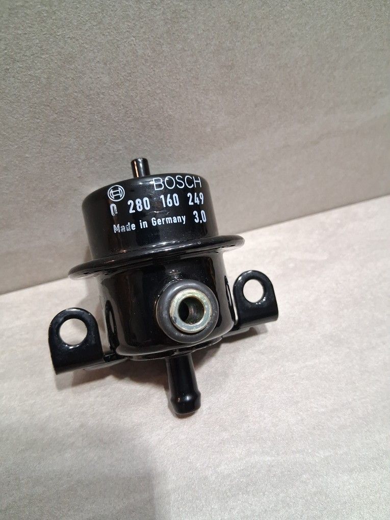 BOSCH/BMW (77-94) Pressure Regulator 3,0BAR,E30,E28,E34,E24,E23,E32,Z1Roadster
