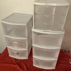 3 cubes of storage containers