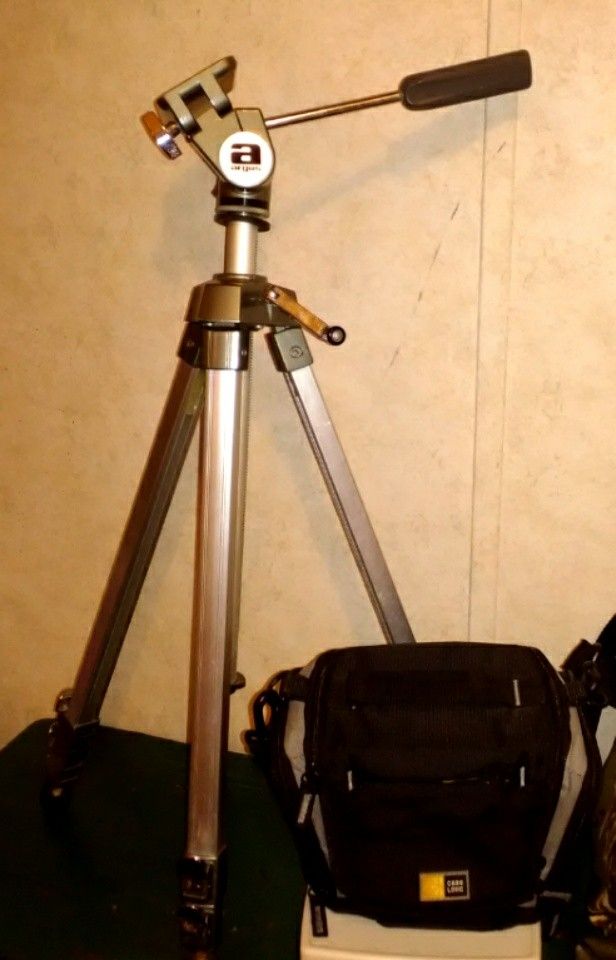 Argus FO-2500 48 inch tripod and camera bag