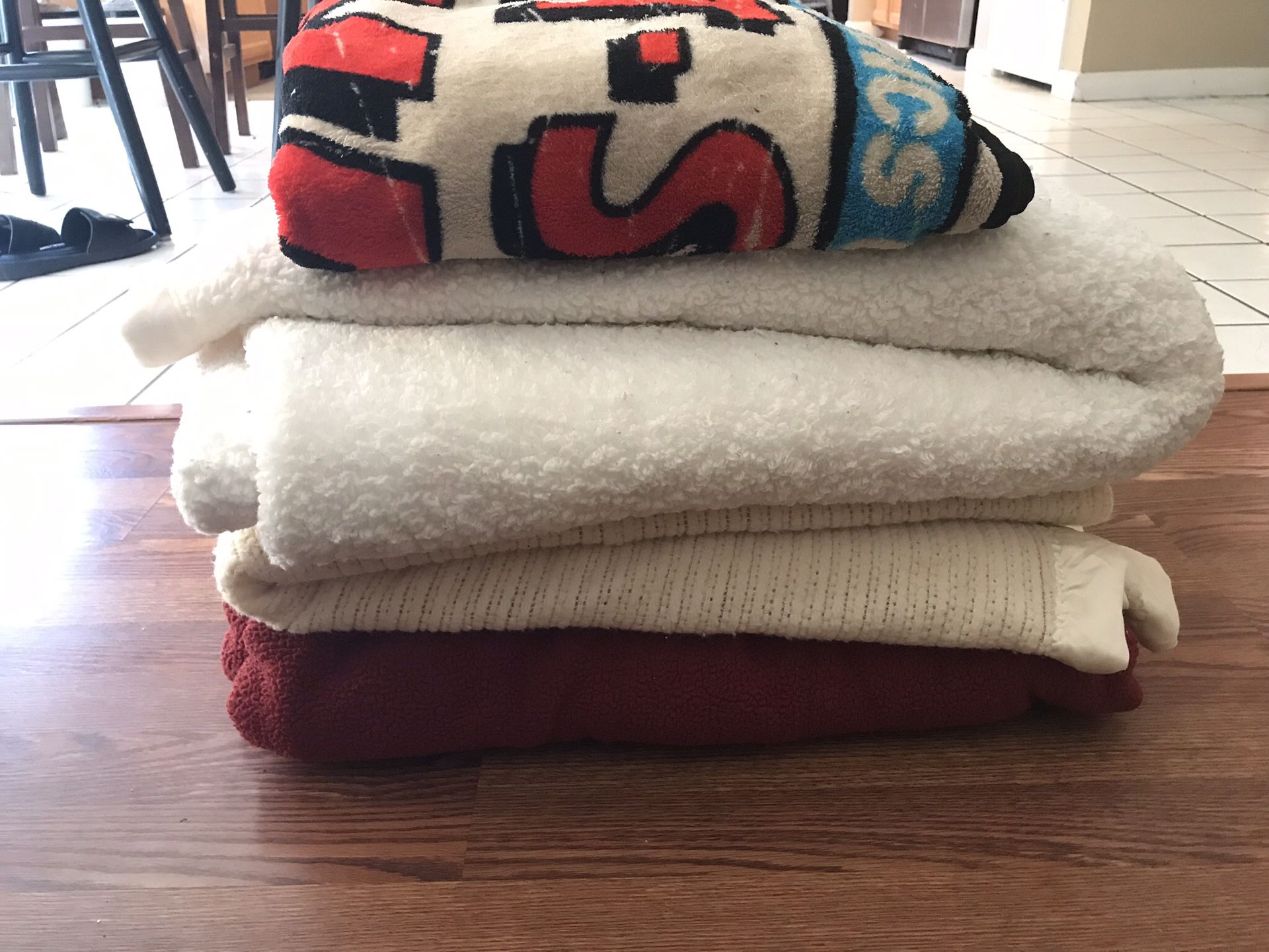 Blankets x4