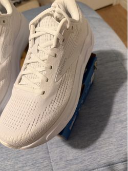 Brooks Ghost Max 2 triple white women’s 9