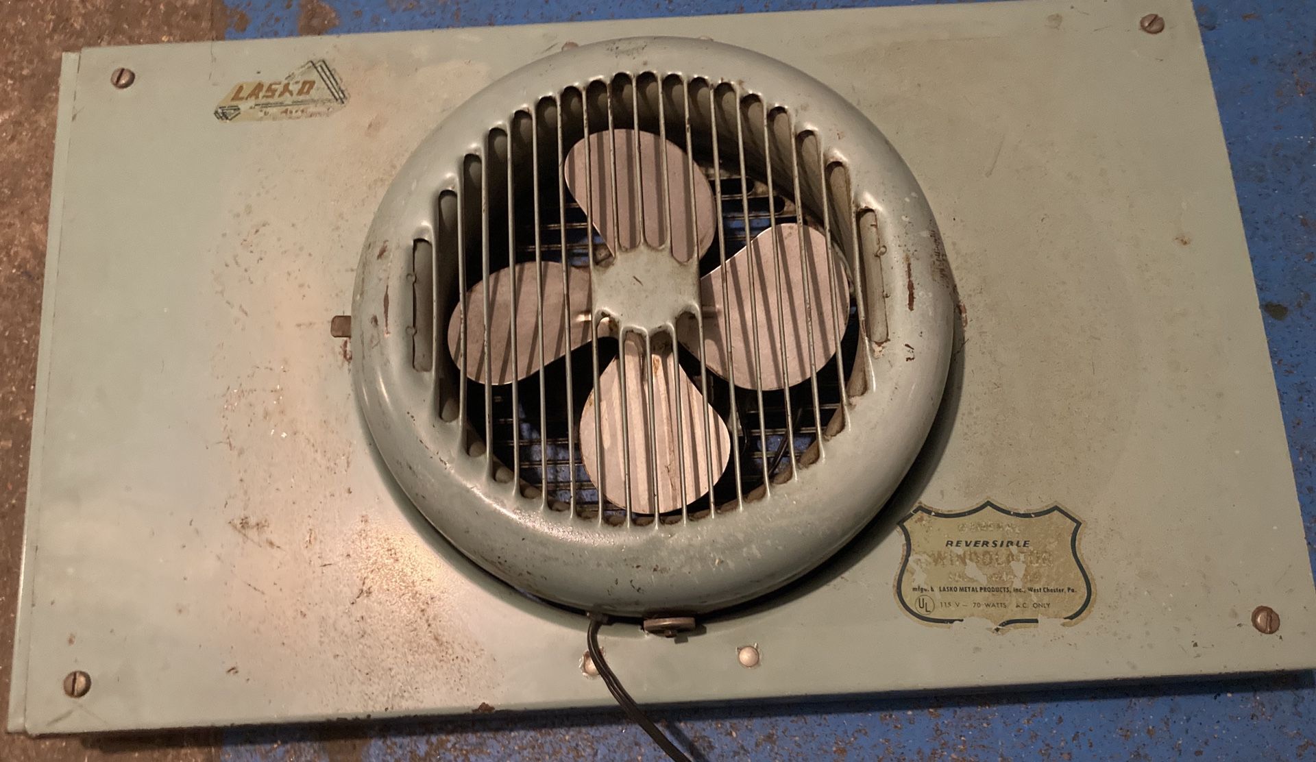 RARE Vintage Lasco Model 74, "WINDOLATOR" Manual reversing Electric Window Fan