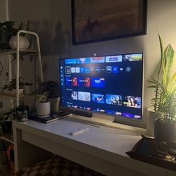 Samsung M8  32’ 4k Display 