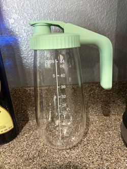 Momcozy glass pitcher