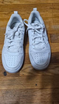 White sneakers youth  Size  5Y Woman's Size 6.6
