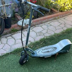 Scooter Razor Ocupa El Cargador 