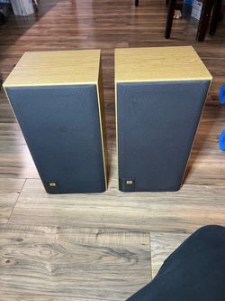 JBL J2060 Two Way Bookshelf Speakers Pair, White Oak, Good Sound, Great Looking