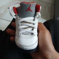 Baby Shoes Size 4c Jordan 5 Retro
Fire Red Silver Tongue Baby Shoes