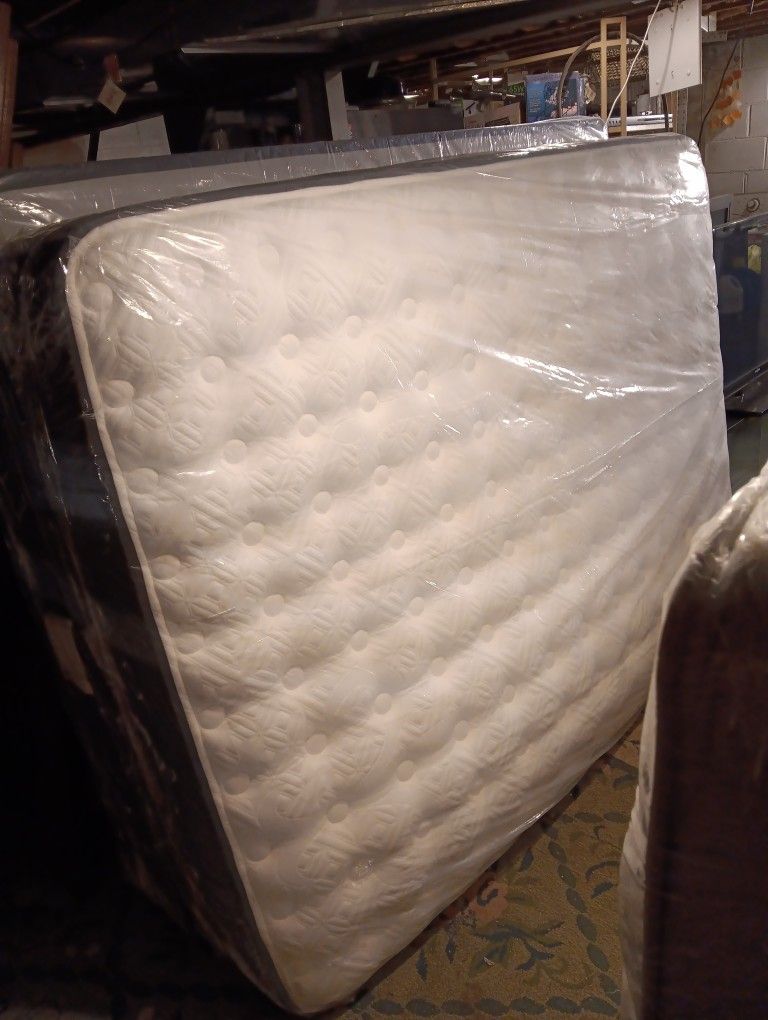 Queen Mattress , Box Spring And Metal Frame Its All Good.