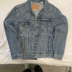Levi’s Denim Trucker Jacket (Vintage Fit)