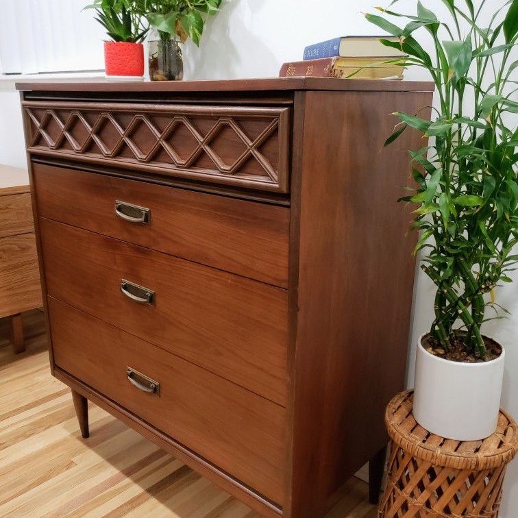 Vintage Bassett Mid Century Dresser / Bedroom Furniture