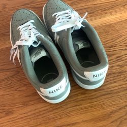 Nike Court Series Size 10.5