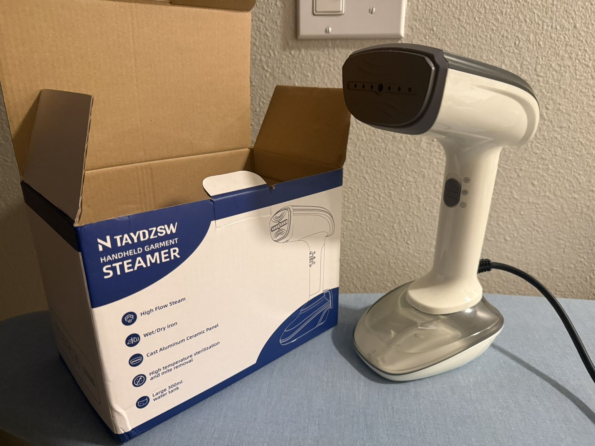 Powerful Handheld Fabric Steamer - 1800W