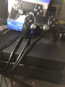 Ps4 500GB with two controllers one brand new