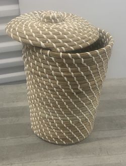 Small Waste Basket W/lid