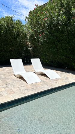 Pool Lounge Chairs