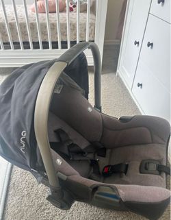 Nuna Car seat 
