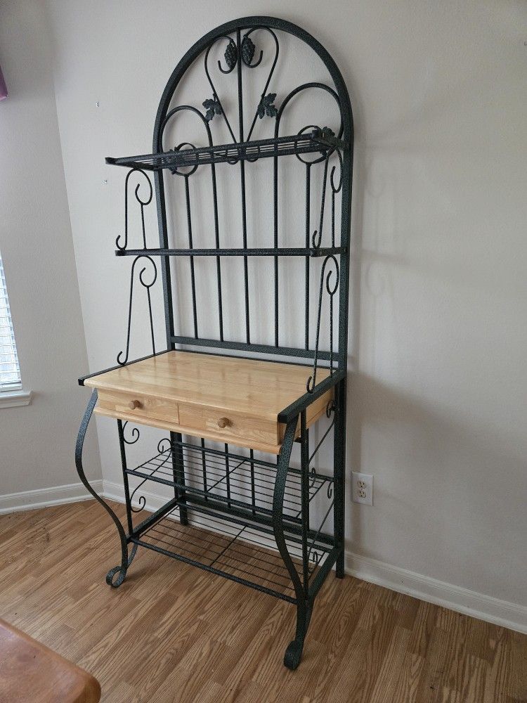 Cute Metal and Wood Baker's Rack