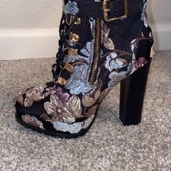 Black Flowery Shoedazzle Heels 