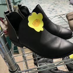 Boots Sz 9